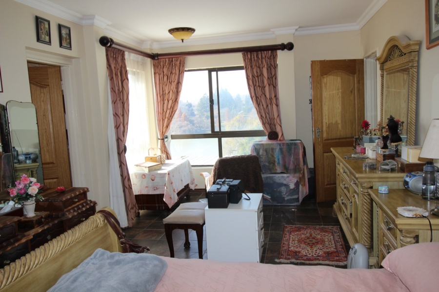 4 Bedroom Property for Sale in Lake Deneysville Free State